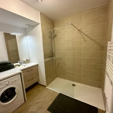 Neuf Proche Apartment Sete